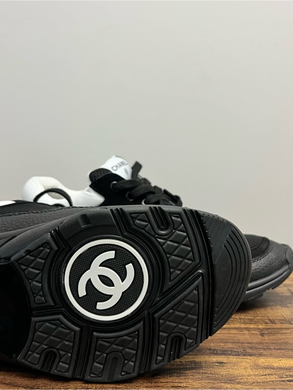 CHANEL Black and White CC Logo Low-Top Sneaker - Picture 6 of 6